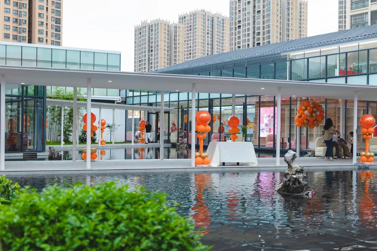 嘉利華觀光工廠 一條長廊，多重休閑視角